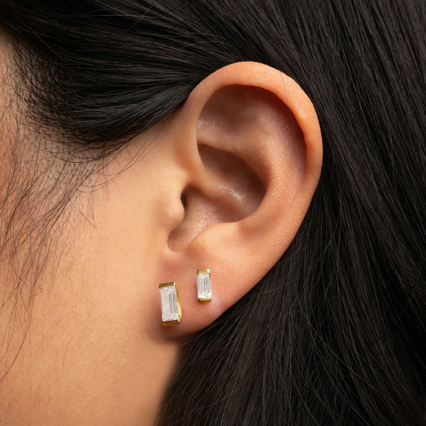 Knife-Edge Baguette Semi-Bezel Stud