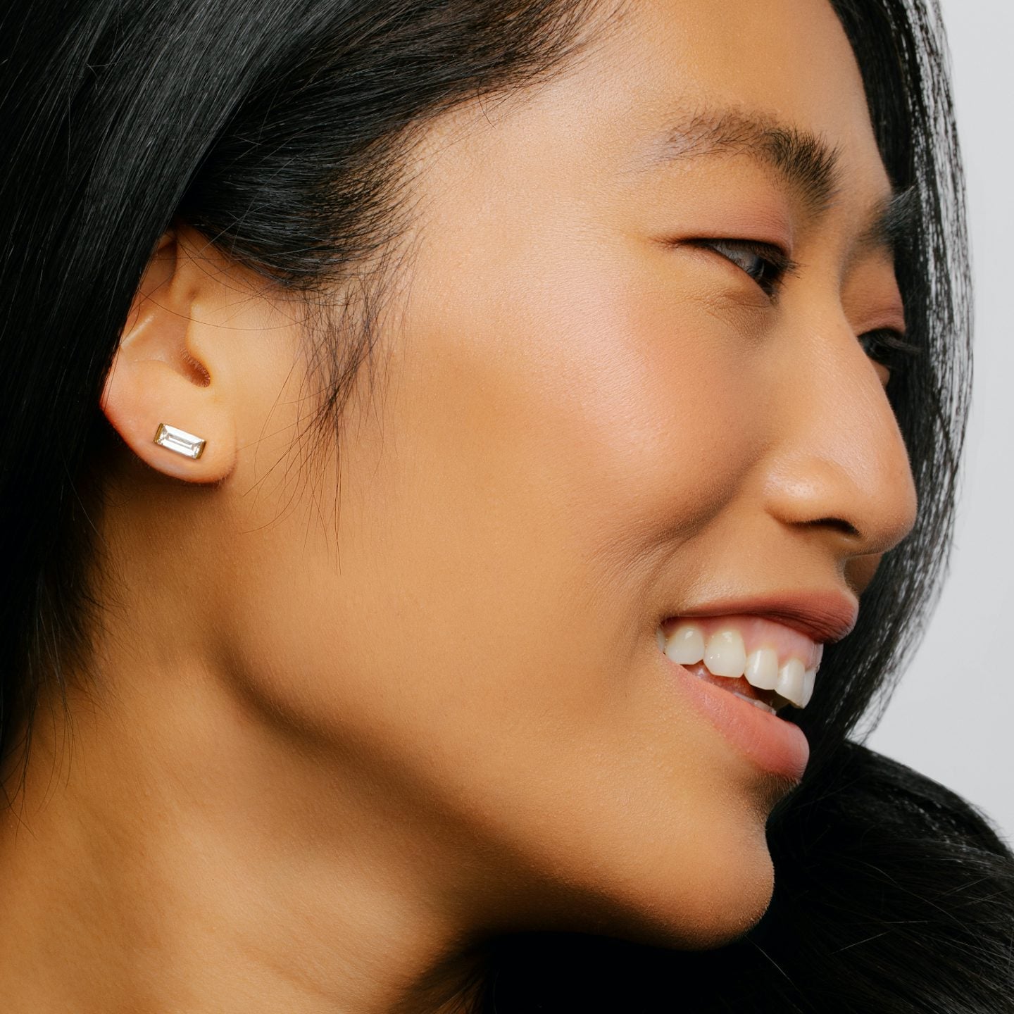 Knife-Edge Baguette Semi-Bezel Stud